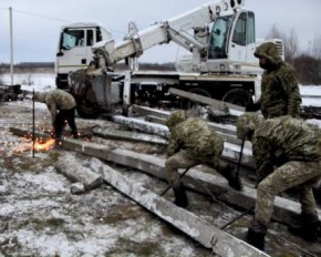 На границе Украины устанавливают вертолетные площадки