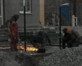 "Може розірвати пів будинку": 16-поверхівку в Києві опалюють дровами – як там живуть люди