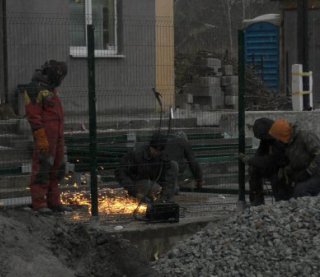 &quot;Може розірвати пів будинку&quot;: 16-поверхівку в Києві опалюють дровами – як там живуть люди