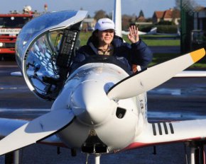 Вокруг света за 155 дней: 19-летняя облетела Землю на личном самолете