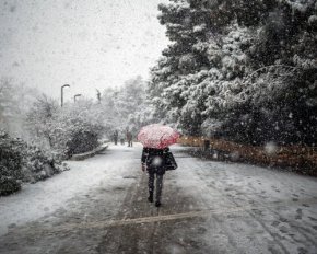 Грецькі курорти потерпають від снігового буревію: фото і відео