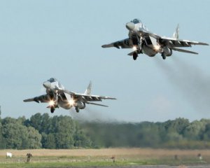 Повітряні сили України розбили склади боєприпасів і скупчення броньованої техніки ворога