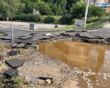 В малиновке прорвало трубу