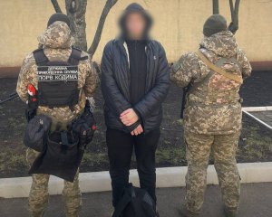 Загнали на дерево: зграя вовків завадила ухилянту незаконно втекти у Молдову