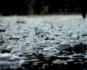 Дощ з мокрим снігом - яку погоду прогнозують на завтра