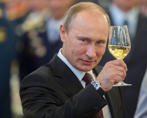 У Кремлі відповіли на пропозицію зробити Путіна царем