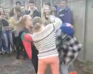 Побиття 14-річної школярки: матір дівчинки отримує погрози
