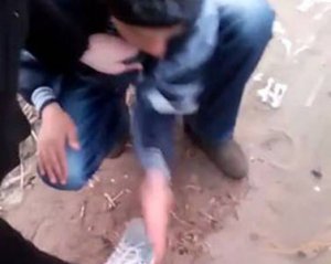 Господин издевается над девчонкой Господин издевается над девчонкой