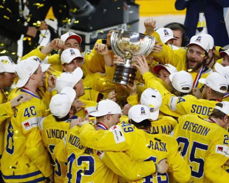 Збірна Швеції обіграла Канаду у фіналі чемпіонату світу з хокею Збірна Швеції обіграла Канаду у фіналі чемпіонату світу з хокею