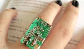 Серьги с кабельными проводами продают за 1000 грн