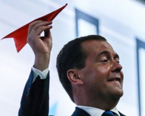 Небожитель: у РФ приліт Медведєва паралізував роботу аеропорту