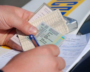 Депутати пропонують запровадити обов'язкове перескладання іспитів на права