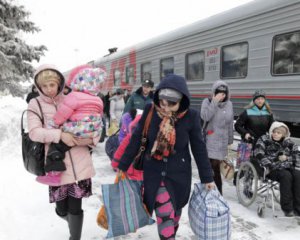 Окупанты "кинули" беженцев и террористов с ОРДЛО