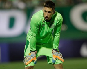 Футболист, выживший в авиакатастрофе, забил гол протезом