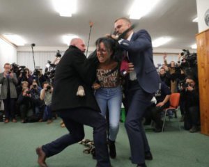Активістка Femen накинулась на президента Чехії