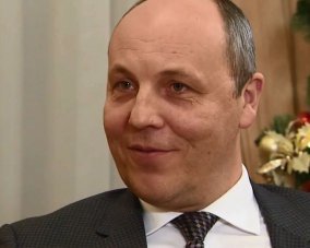 Пьем вино, стибемся - Парубий рассказал о посиделках "стратегического девятки"
