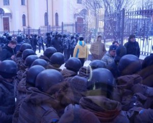 Под суд над Трухановым пришли нацдружинники