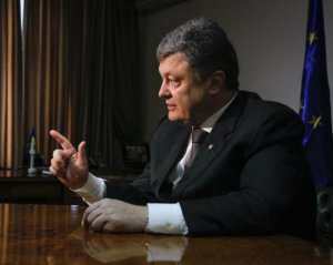 АП просит суд допросить Порошенко по Skype