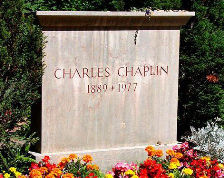 За гроб с телом Чарли Чаплина похитители просили 600 тысяч швейцарских  франков | Мобильная версия | Новости на Gazeta.ua