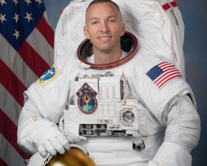 Космонавт NASA всиновив українського хлопчика