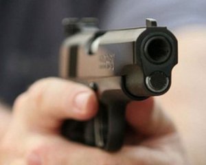 Сосед выстрелил в грудь мужчине во время ссоры