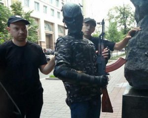 Озброєний підліток, якого затримали під Кабміном, ішов "стріляти депутатів"