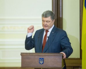 Президент підписав закон про захист землі від рейдерів