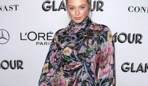 Модель plus size вразила виходом у сміливій сукні з високим розрізом
