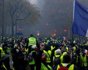   5 people died in France during mass demonstrations 