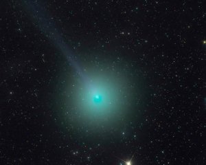   The Emerald Comet flies to Earth 