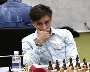   A Russian chess player shames Crimea 