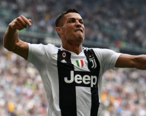   Ronaldo danced for his beloved and was almost wounded - video 