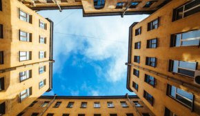 Квартиру забирают за долги: как не потерять недвижимость