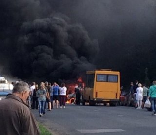 Prosyat pomoč' semye, popavšej v smertel'noe DTP pod Poltavoj