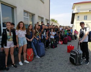 Діти атовців поїхали відпочивати в табір на морському узбережжі