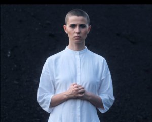 Артистка, которая прошла войну, спела "Колыбельную для врага"