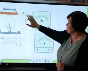 П'ять шкіл Білої Церкви отримали інтерактивні панелі (відео)