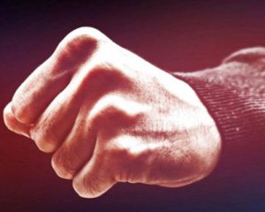 Чоловіки влаштували жорстоку бійку при свідках