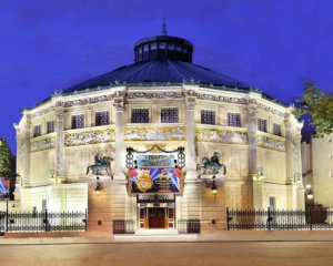 Перший цирк звели на Єлисейських полях