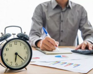 Ekonomist pojasnyv, jakyj robočyj hrafik ta zarplata potribna ukraїncyam