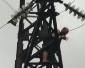 З вишки ЛЕП рятували нетверезого чоловіка