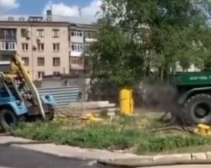 Коммунальщика во время ремонтных работ смыло кипятком