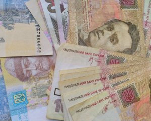 Скільки готівки українці зняли через каси супермаркетів