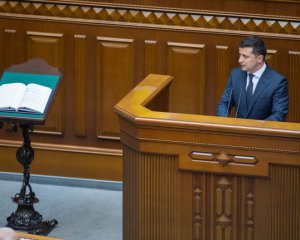 У суді завершують розгляд позову до Зеленського