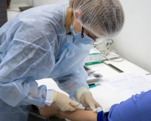За добу від коронавірусу померла рекордна кількість українців