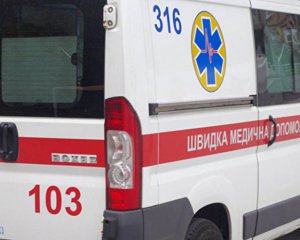 Померла на руках чоловіка: з'явилися подробиці смерті жінки, яку не прийняли в лікарні